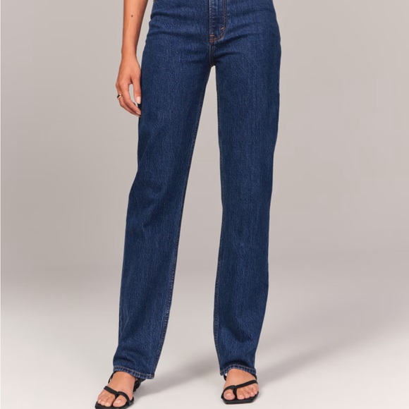 Curve Love Ultra High Rise 90s Slim Straight Jean in Dark Wash - Picture 3 of 5